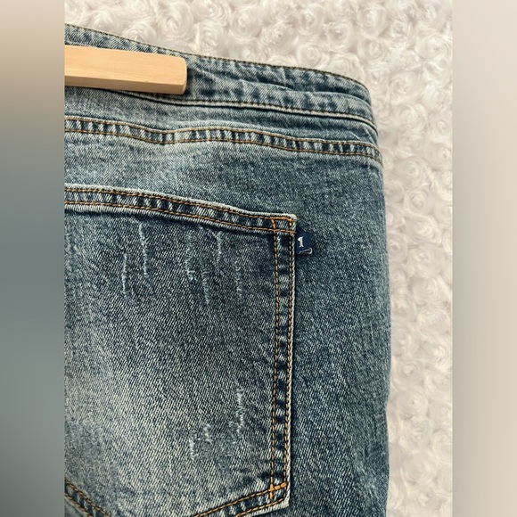 Anthropologie Pilcro Jeans Womens 18W Light Wash Distressed Yaya Kick Flare - Picture 6 of 7